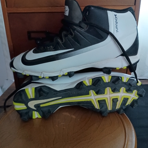 Nike Huarache Black and White Baseball Cleats_10.5 main image 5